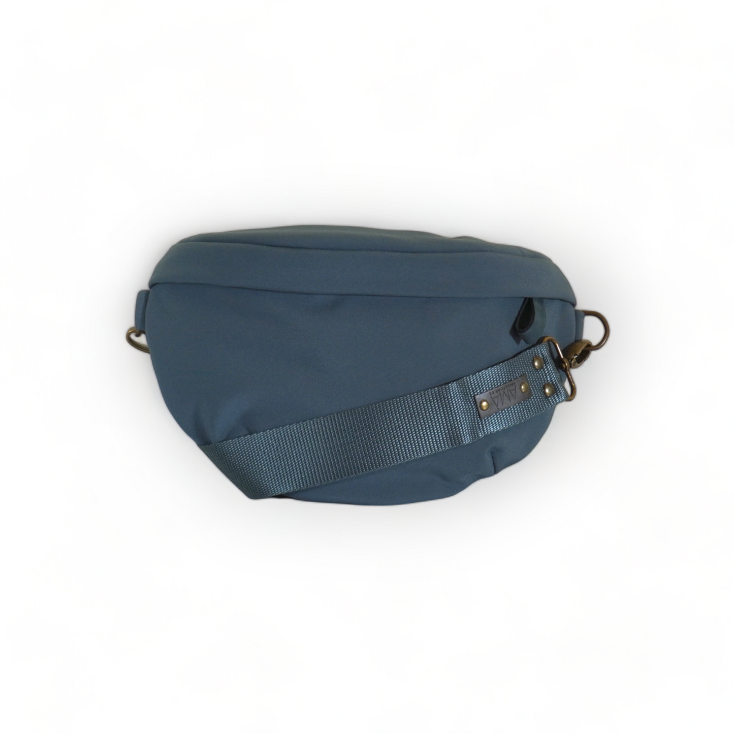 Riñonera impermeable azul acero de tejido tipo neopreno softshell realizada a mano en Barcelona.