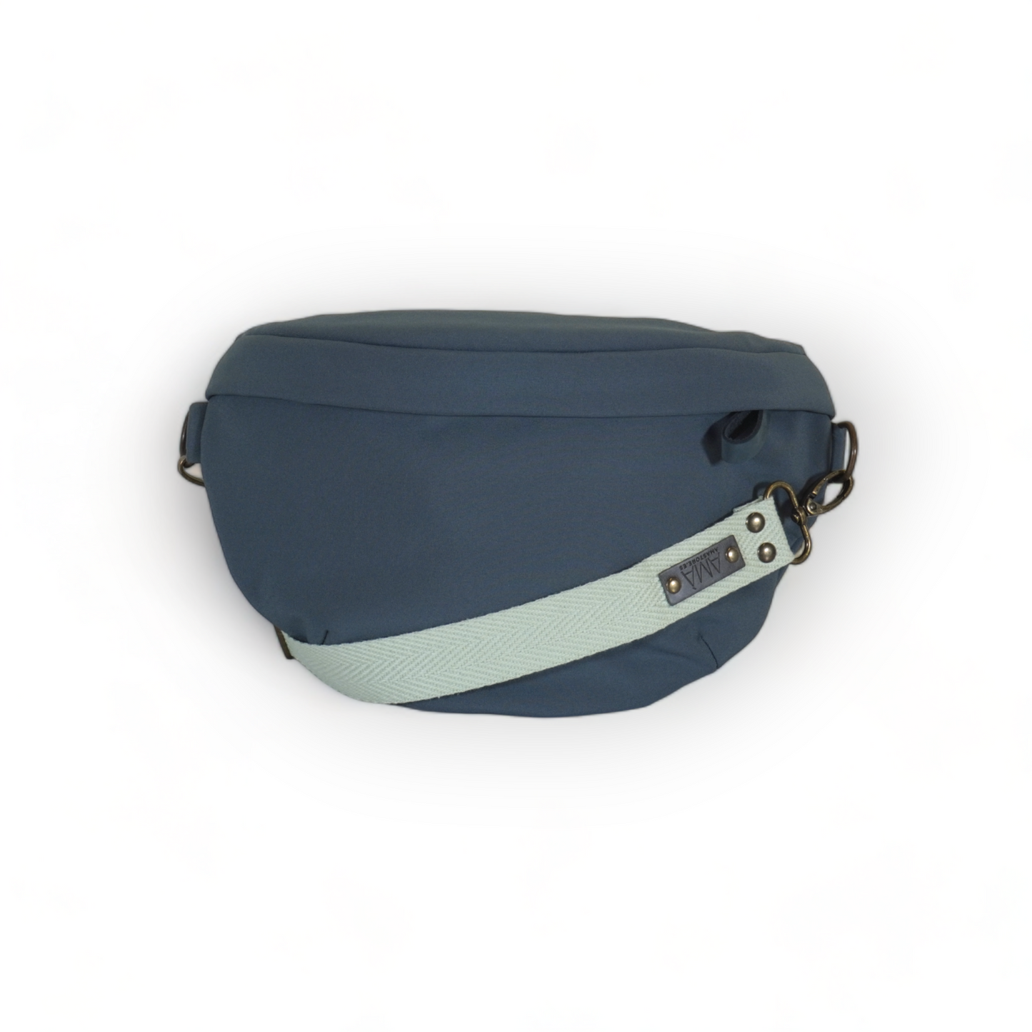 Riñonera impermeable azul acero de tejido tipo neopreno softshell realizada a mano en Barcelona. Correa intercambiable de algodón color mint