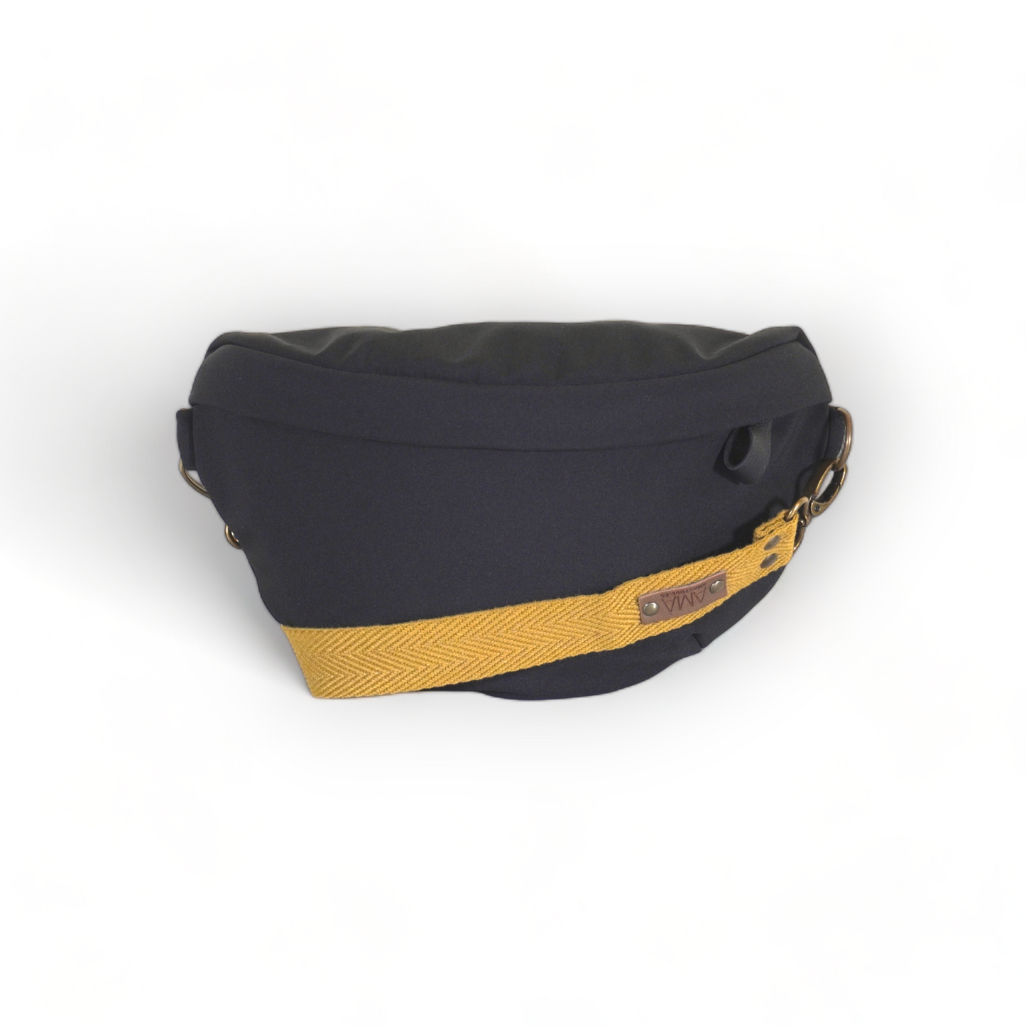 Riñonera impermeable negra de tejido tipo neopreno softshell realizada a mano en Barcelona.