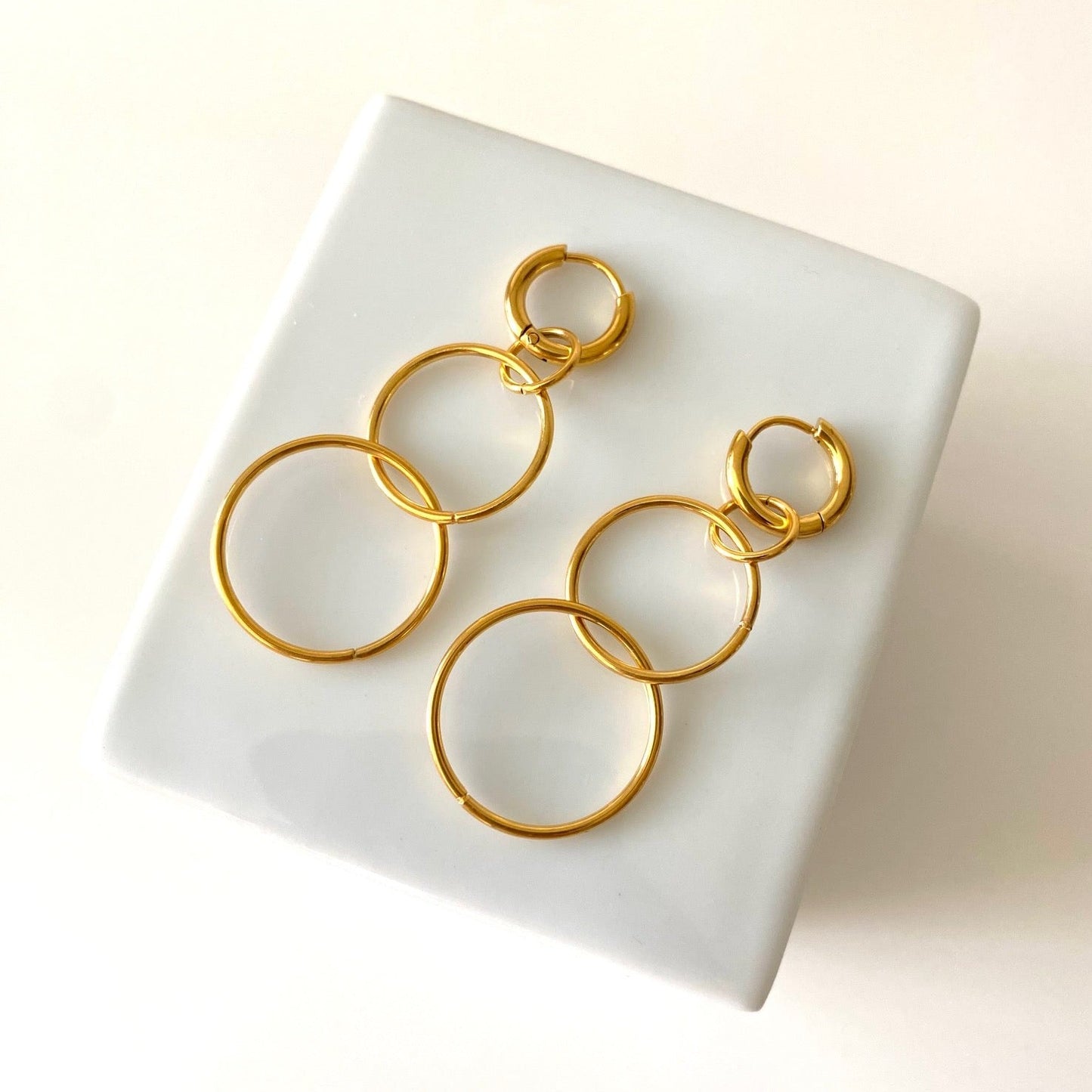 3 brincos de argola