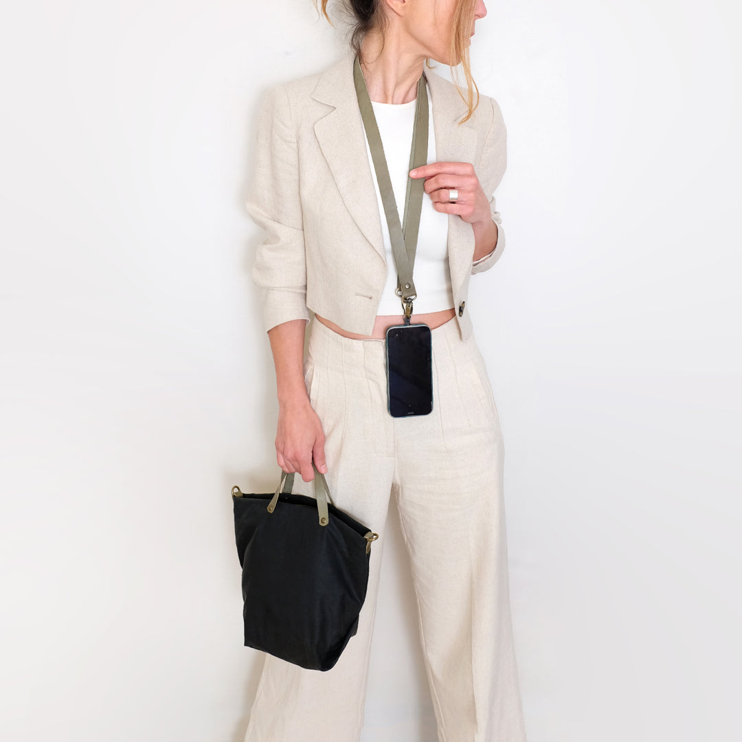 Bolso bandolera, tote bag y bolso de mano realizado en tejido encerado verde botella, hechos a mano en Barcelona de forma sostenible