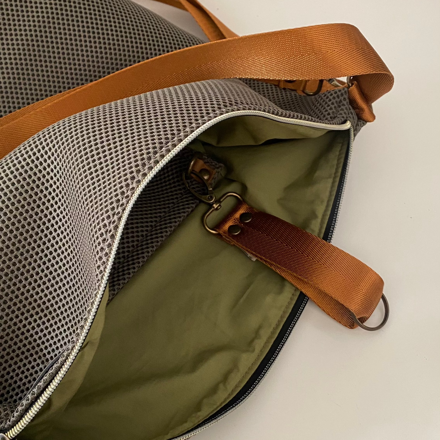 Coimbra caqui y camel 3D (convertible en mochila)