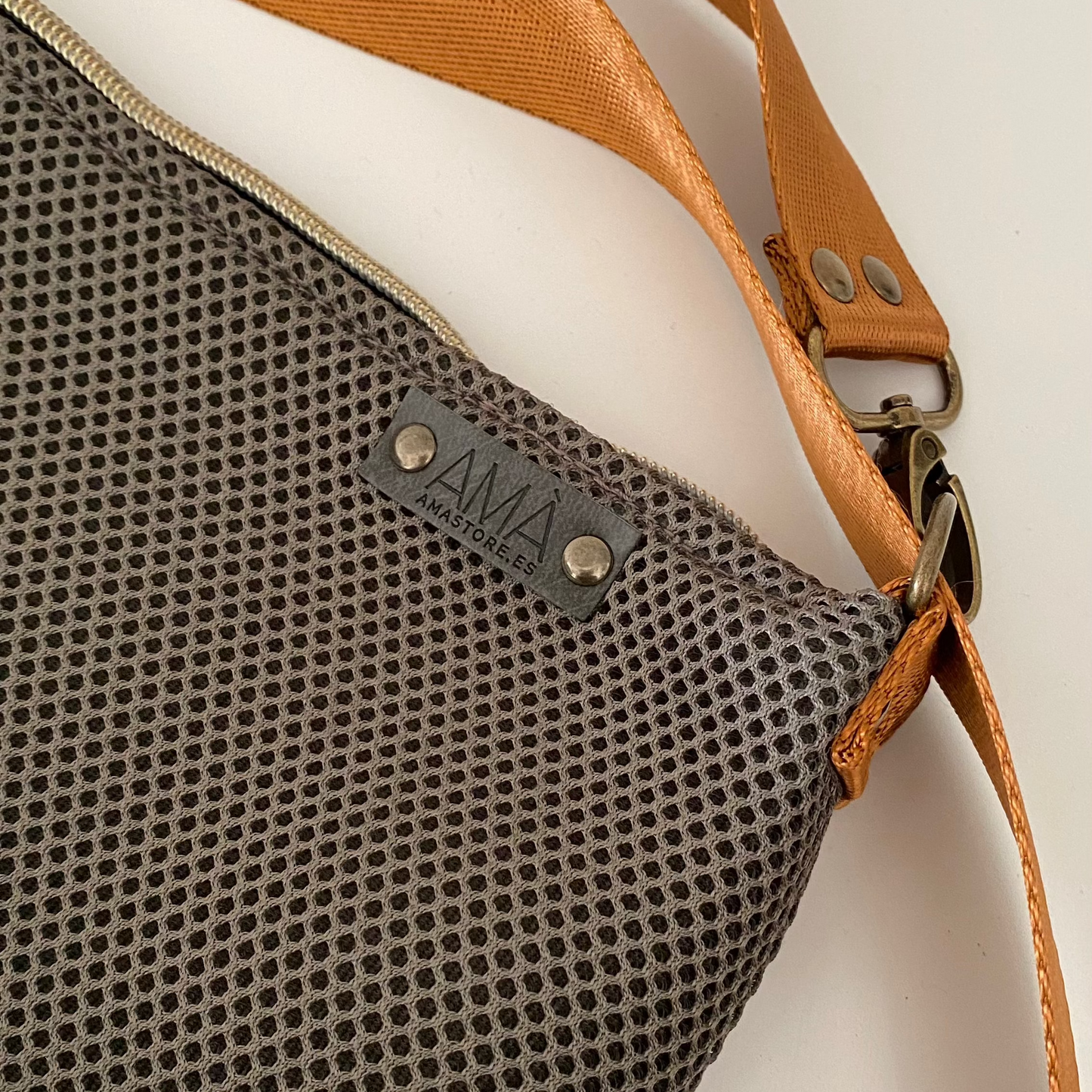 Coimbra caqui y camel 3D (convertible en mochila)