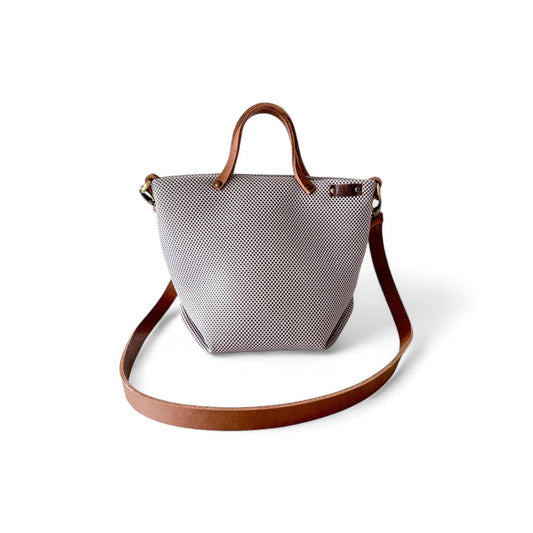 Bolso bandolera y de mano realizado a mano en Barcelona, bolsos artesanles con tejido 3d