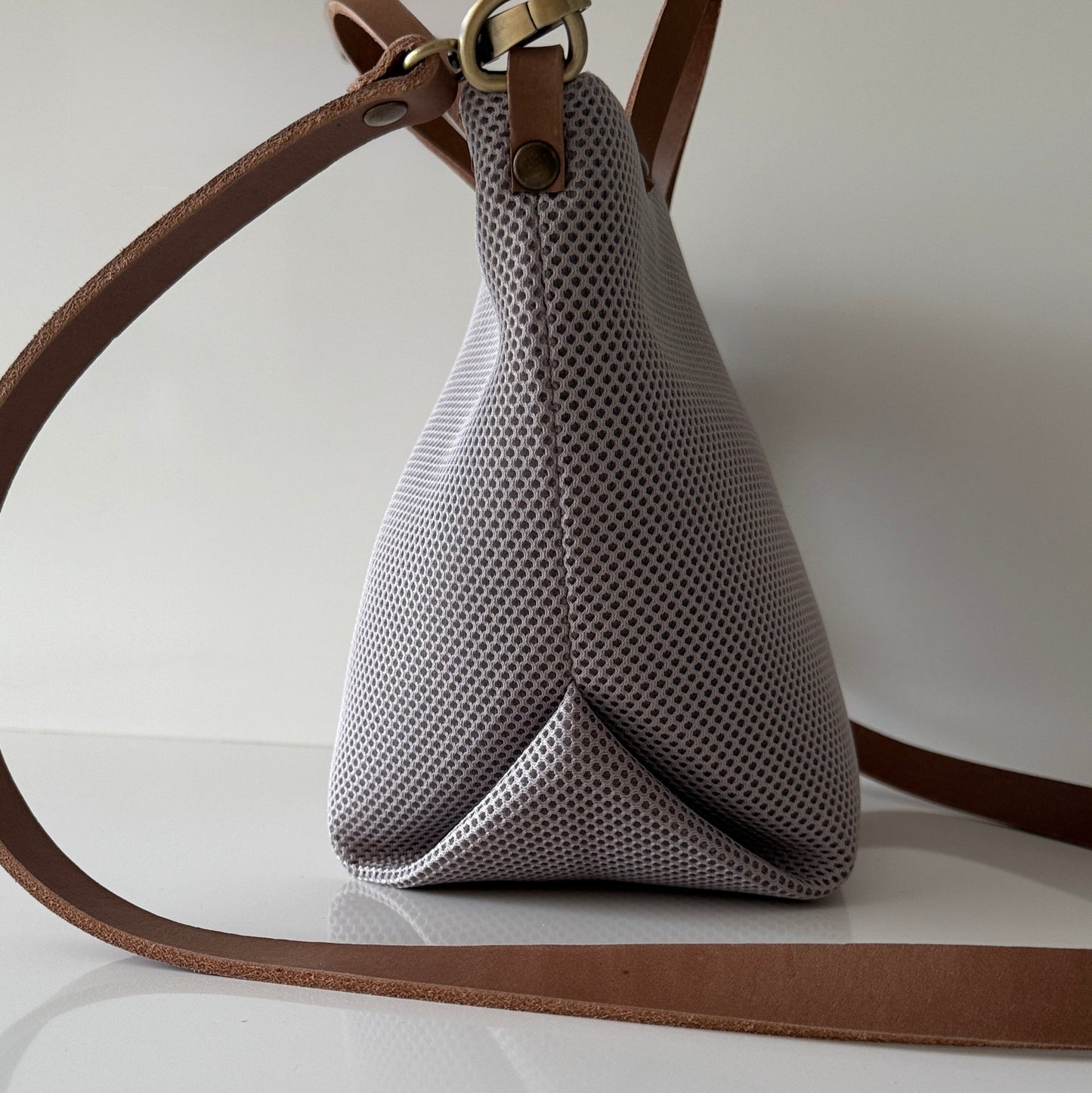 Hugo - bandolera y bolso de mano Piedra 3D