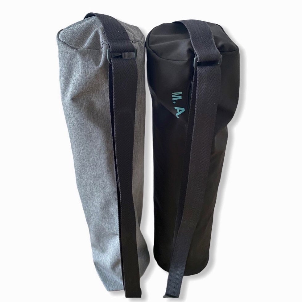 Bolsa esterilla yoga / entrenamiento neopreno negro o gris realizada a mano personalizada con tus iniciales