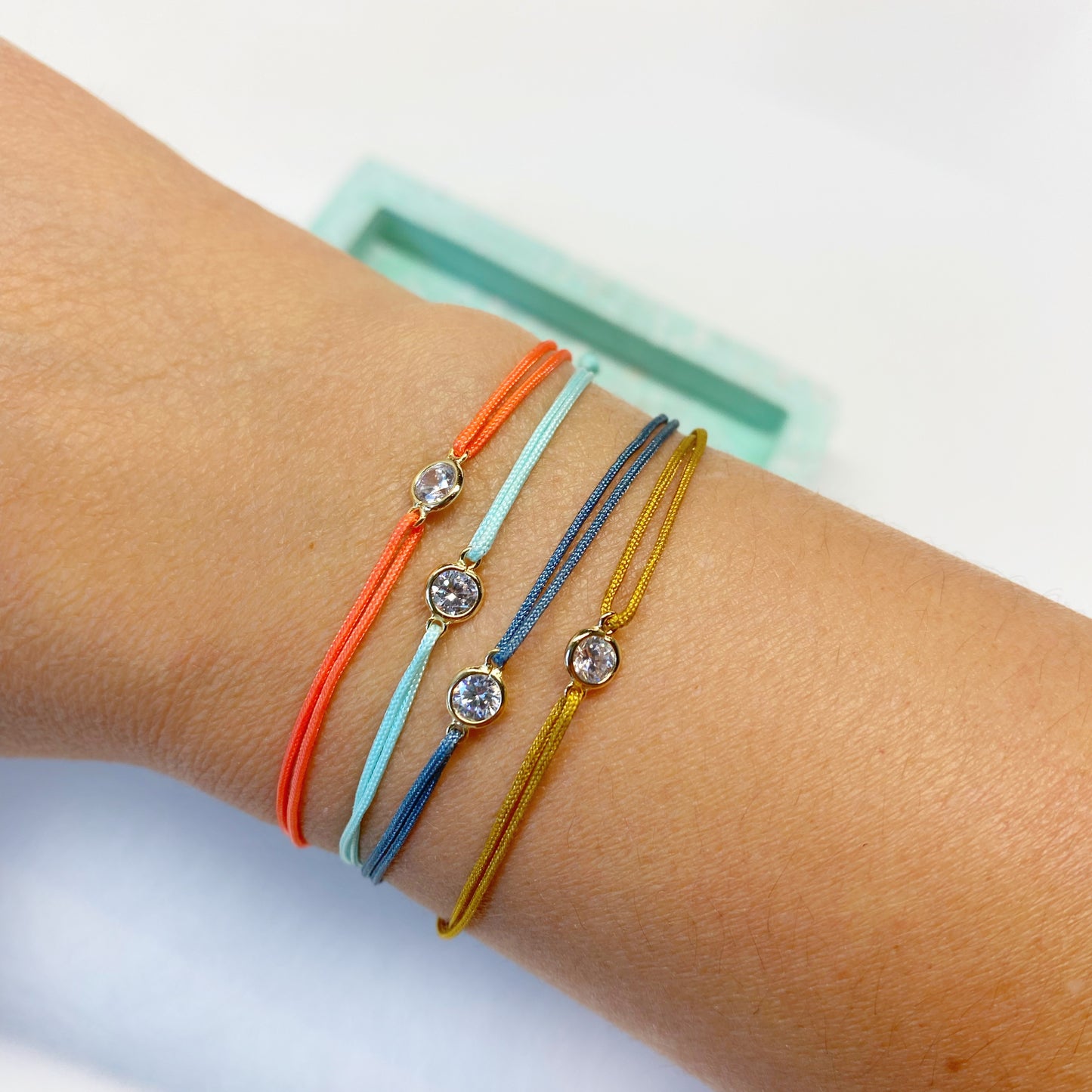 Pulseira macramê com zircônia