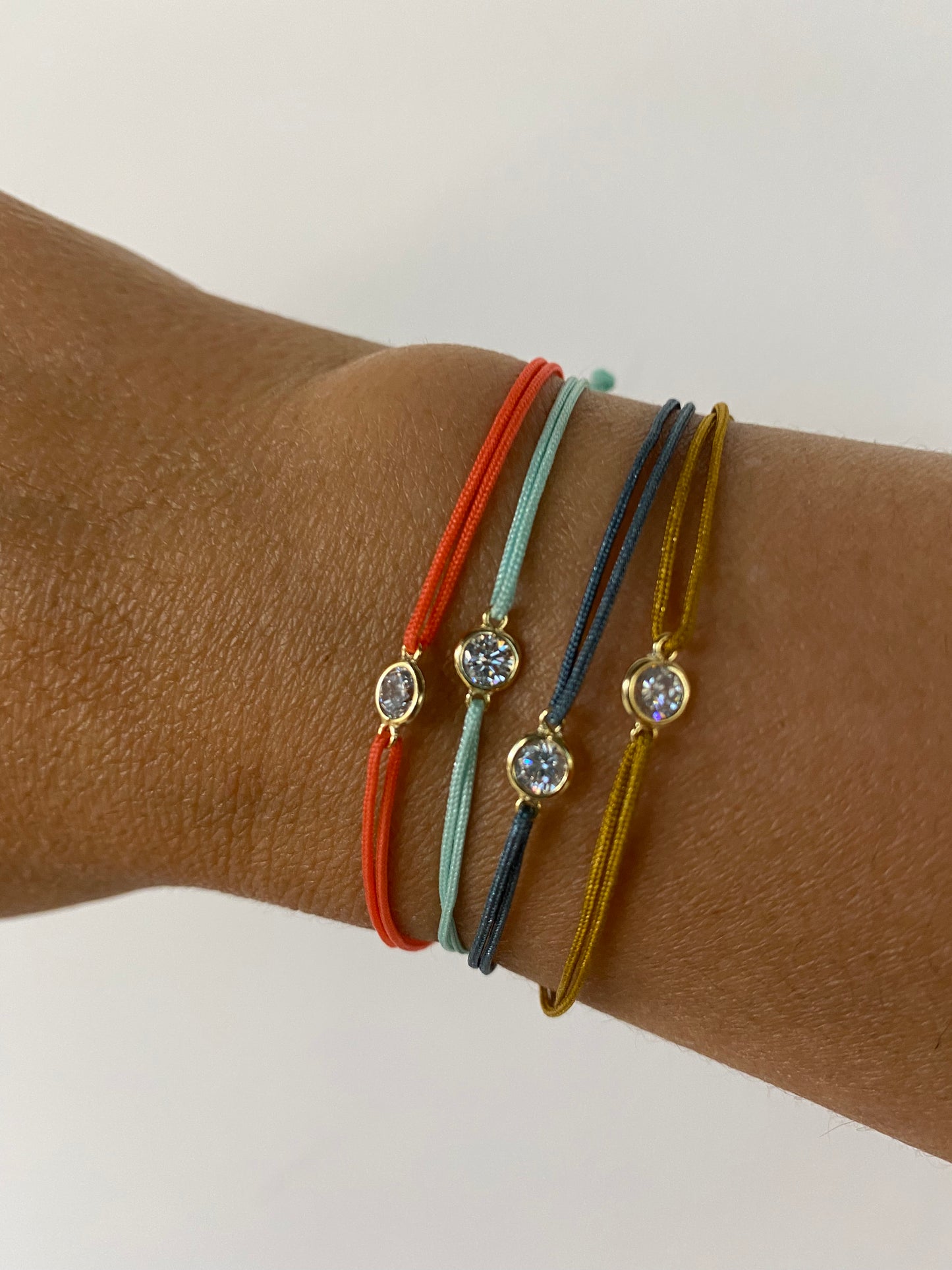 Pulseira macramê com zircônia