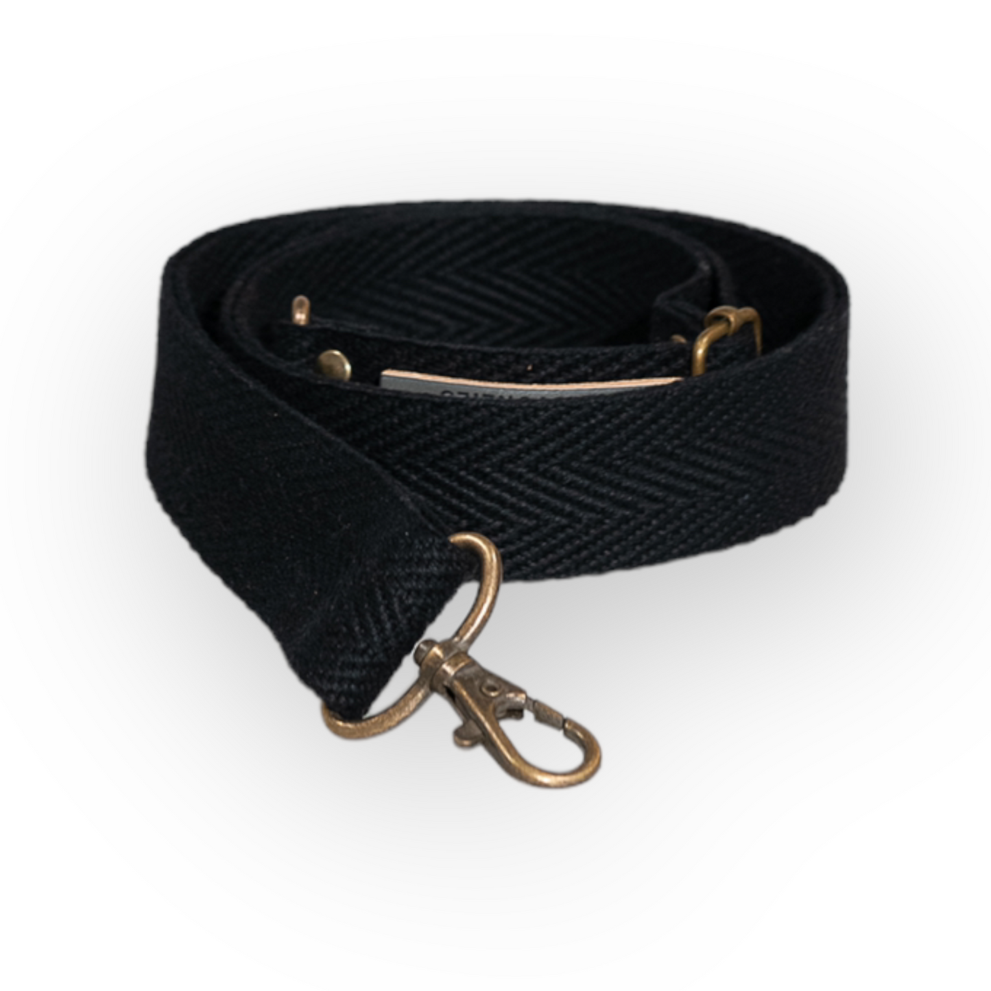Correa bolso algodón negra. Combina tu bolso con diferentes correas hechas a mano para darle personalidad a tu riñonera o bolso. Las asas están realizadas de algodón reciclado o de piel vaquetilla y regulador y 2 mosquetones en Oro Viejo.