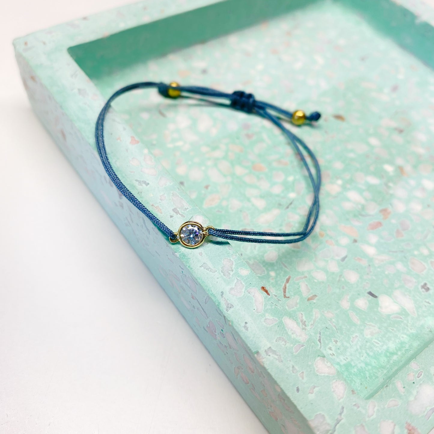 Pulseira macramê com zircônia