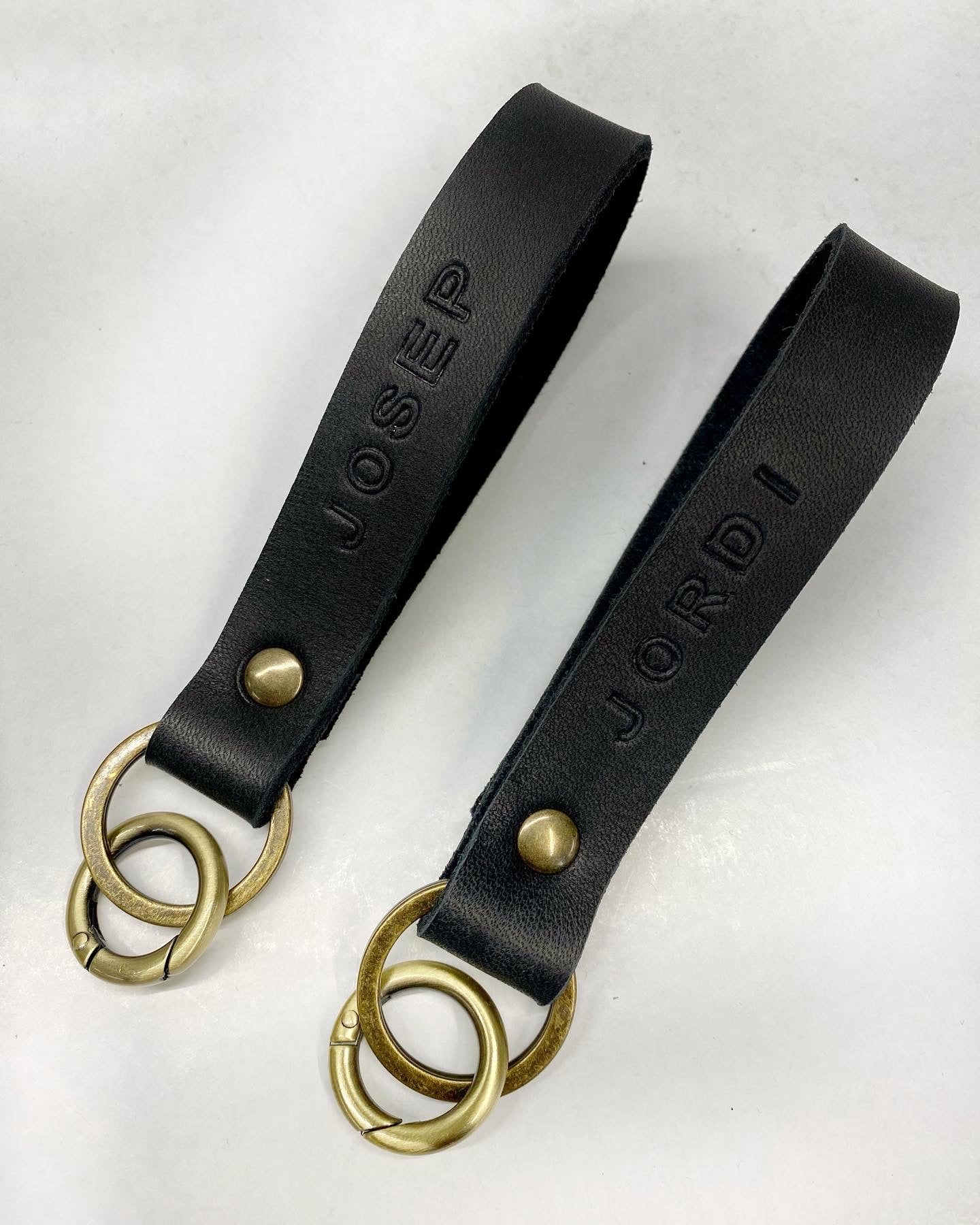 Personalización - llavero cuero