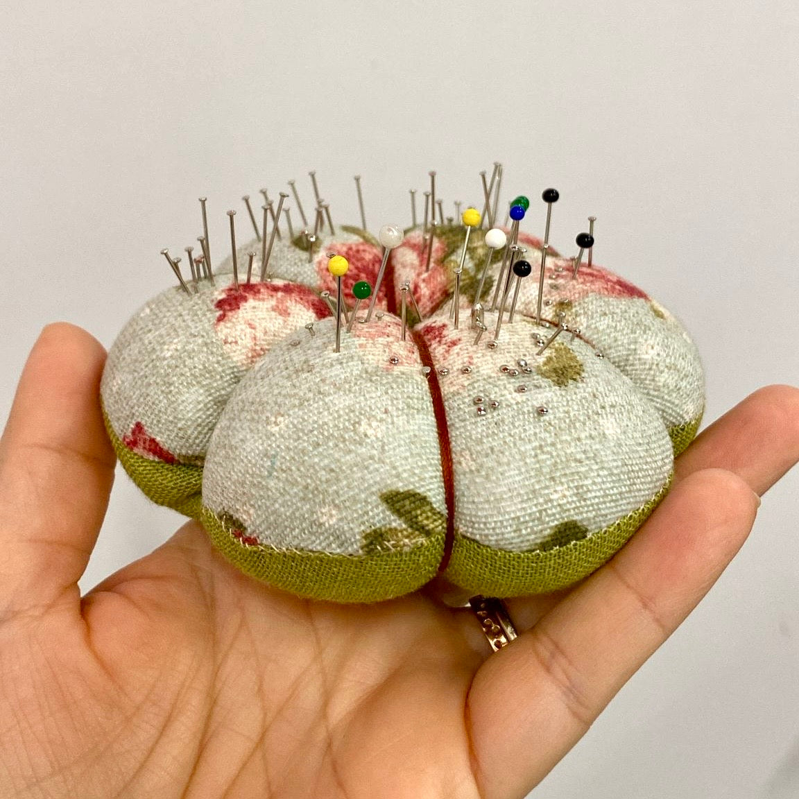 Alfiletero realizadoen el curso de Costura incial en Espài AMÀ Horta BArcelona. Cursos de costura creativa en Barcelona