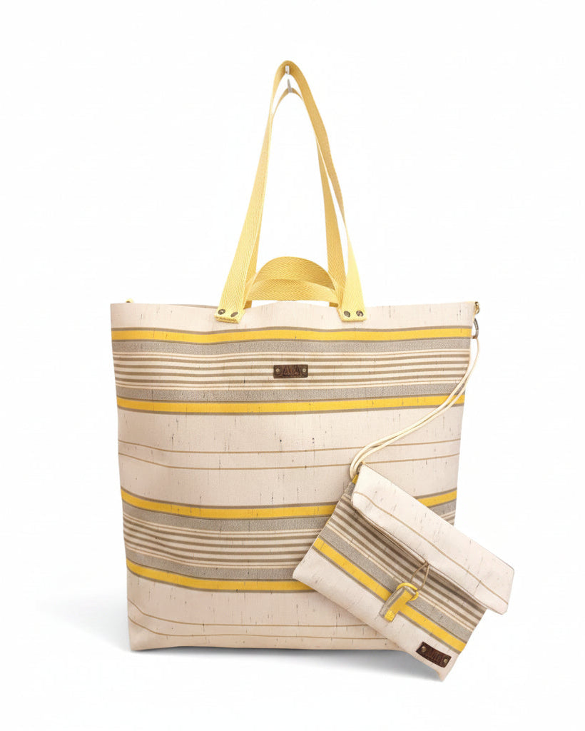 Pack de playa impermeable de tejido de toldo vintage hecho a mano en Barcelona. Bolso versátil con neceser impermeable. Diseño artesanal y único.