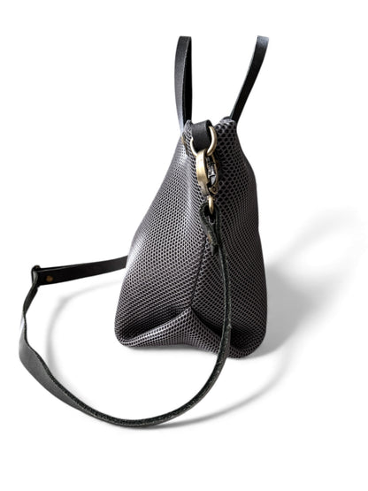 Bolso bandolera, tote bag y bolso de mano realizado tejido 3d color gris hechos a mano en Barcelona de forma sostenible. ENVÍO GRATIS compras + 60€