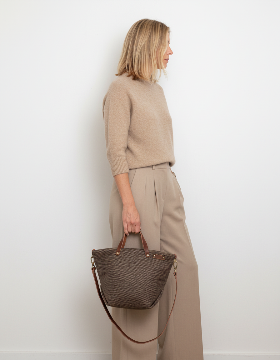 Bolso bandolera, tote bag y bolso de mano realizado tejido 3d color negro hechos a mano en Barcelona de forma sostenible. ENVÍO GRATIS compras + 60€