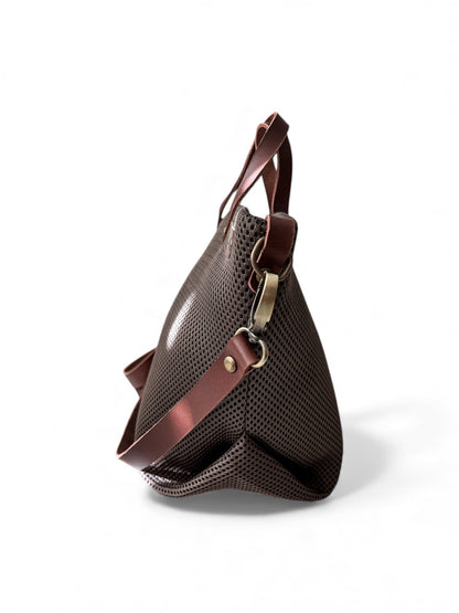 Bolso bandolera, tote bag y bolso de mano realizado tejido 3d color negro hechos a mano en Barcelona de forma sostenible. ENVÍO GRATIS compras + 60€