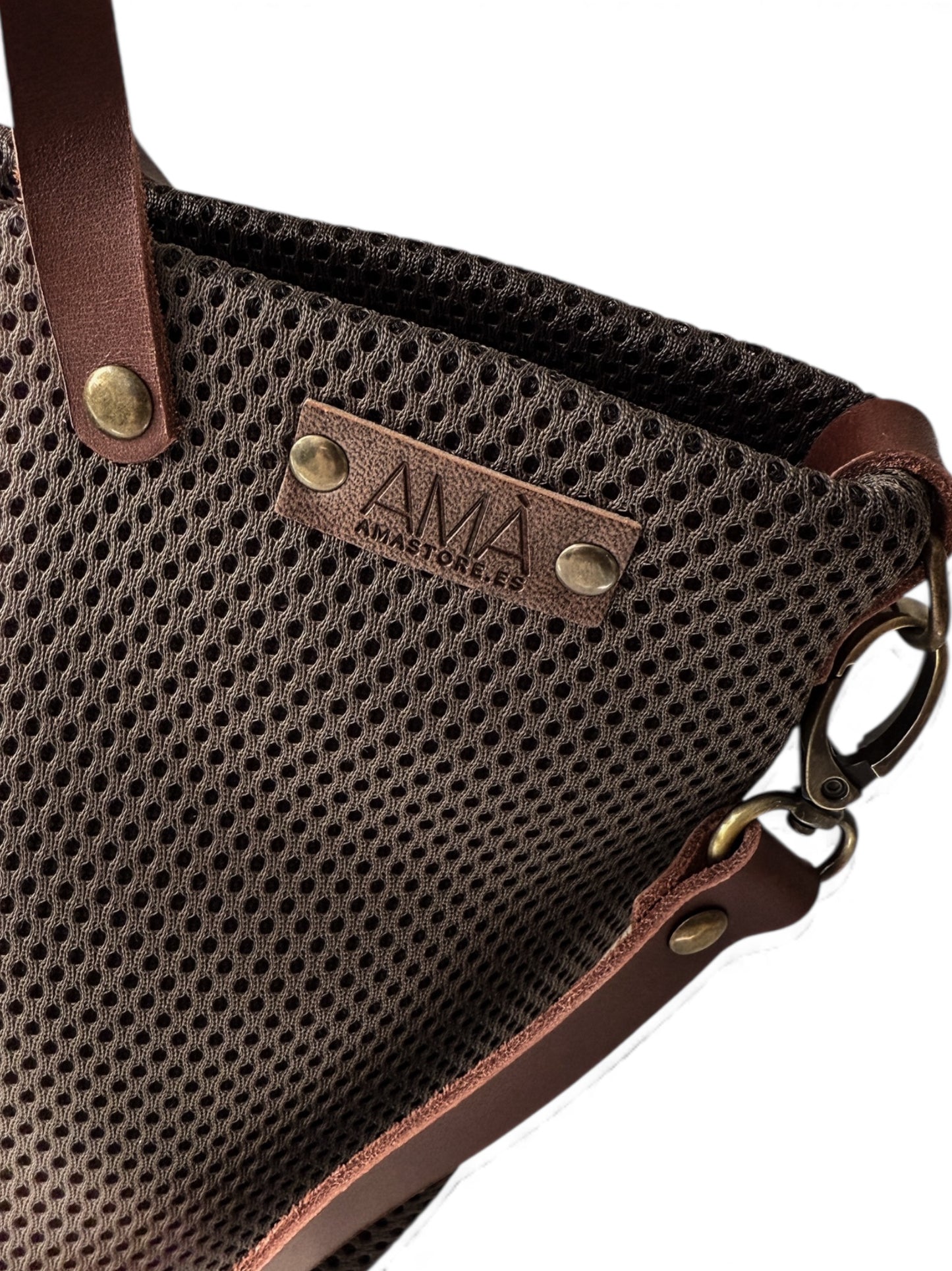 Bolso bandolera, tote bag y bolso de mano realizado tejido 3d color negro hechos a mano en Barcelona de forma sostenible. ENVÍO GRATIS compras + 60€