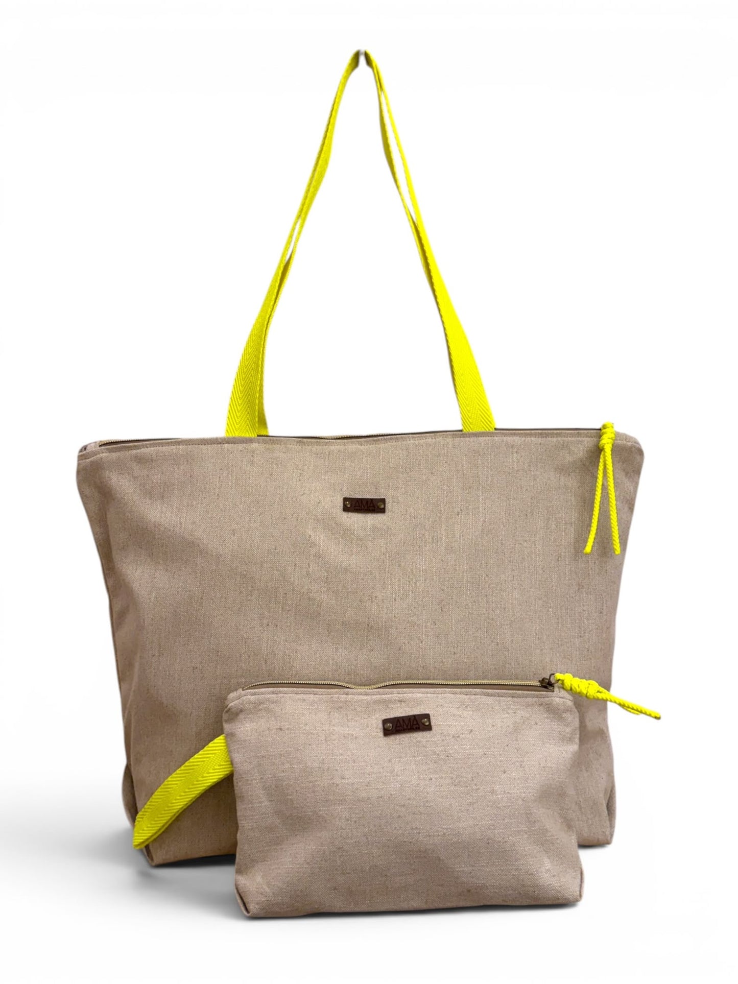 Bolsa de playa loneta color natural con correas color amarillo flúor realizado artesanalmente en Barcelona. Interior impermeable y necser a juego.
