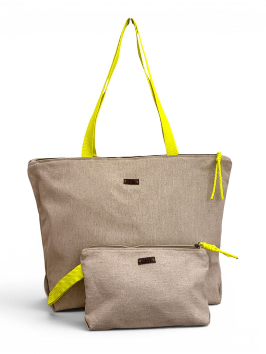 Bolsa de playa loneta color natural con correas color amarillo flúor realizado artesanalmente en Barcelona. Interior impermeable y necser a juego.