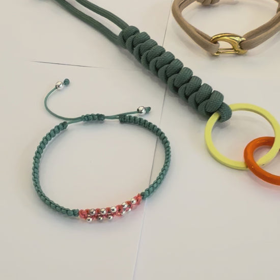 taller macramé barcelona, taller pulseras barcelona, macramé principiantes, taller creativo barcelona, actividades handmade barcelona, curso macramé barcelona, hacer pulseras macramé, taller artesanal barcelona, talleres creativos horta, ama barcelona