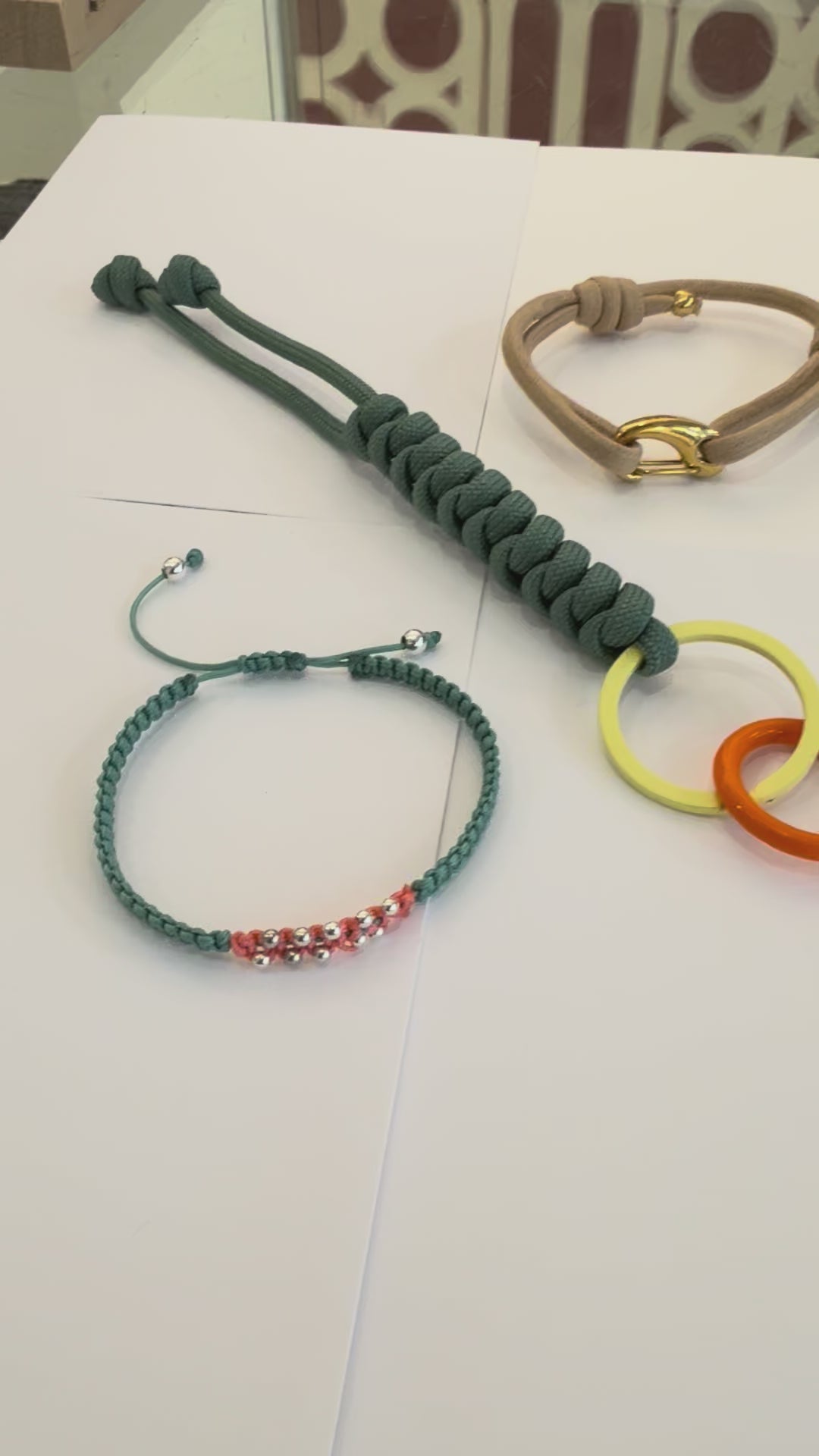 taller macramé barcelona, taller pulseras barcelona, macramé principiantes, taller creativo barcelona, actividades handmade barcelona, curso macramé barcelona, hacer pulseras macramé, taller artesanal barcelona, talleres creativos horta, ama barcelona