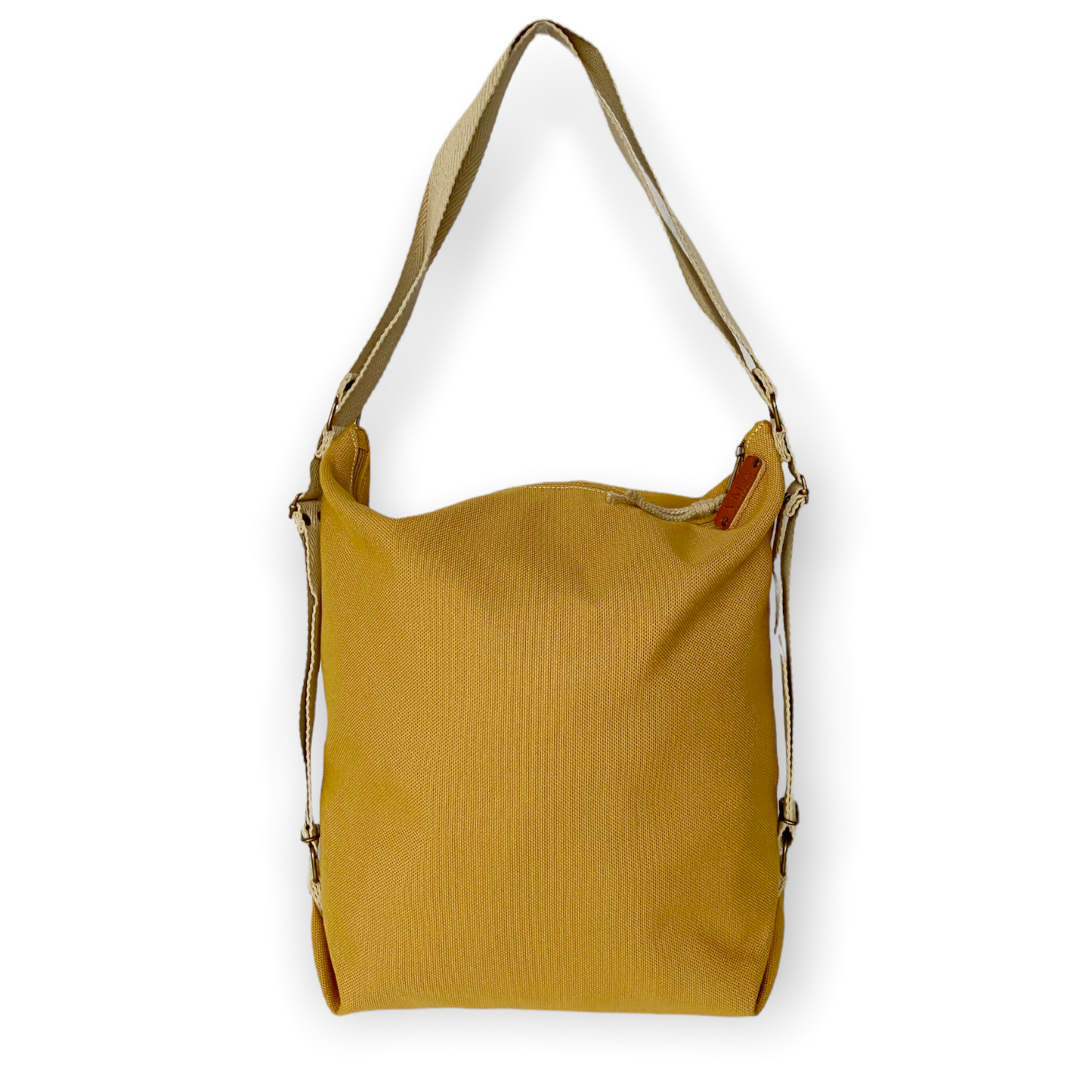 Bolso convertible en mochila color Mostaza con cintas de algodón color NAtural, hecho a mano en Barcelona AMÀ Store