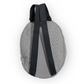 Mochila para casco gris  impermable, realizada a mano en Barcelona en nuestro taller de retorno social. Capacidad para el casco de moto, casco de bici.. refuerzo acolchado en la espalda para más comodidad y protección.